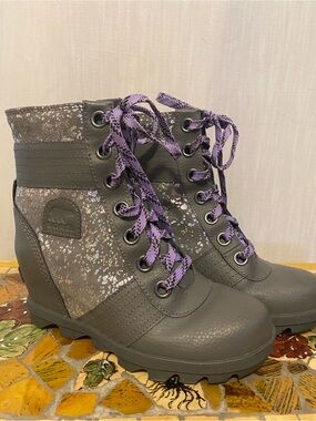 Sorel Gray Hidden Wedge Lace-Up Boots with Purple Laces